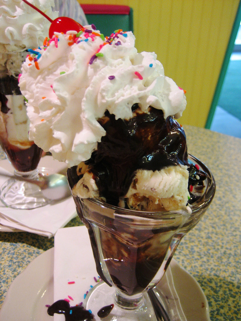 154441798_7114c21b10_b_ice-cream-sundae